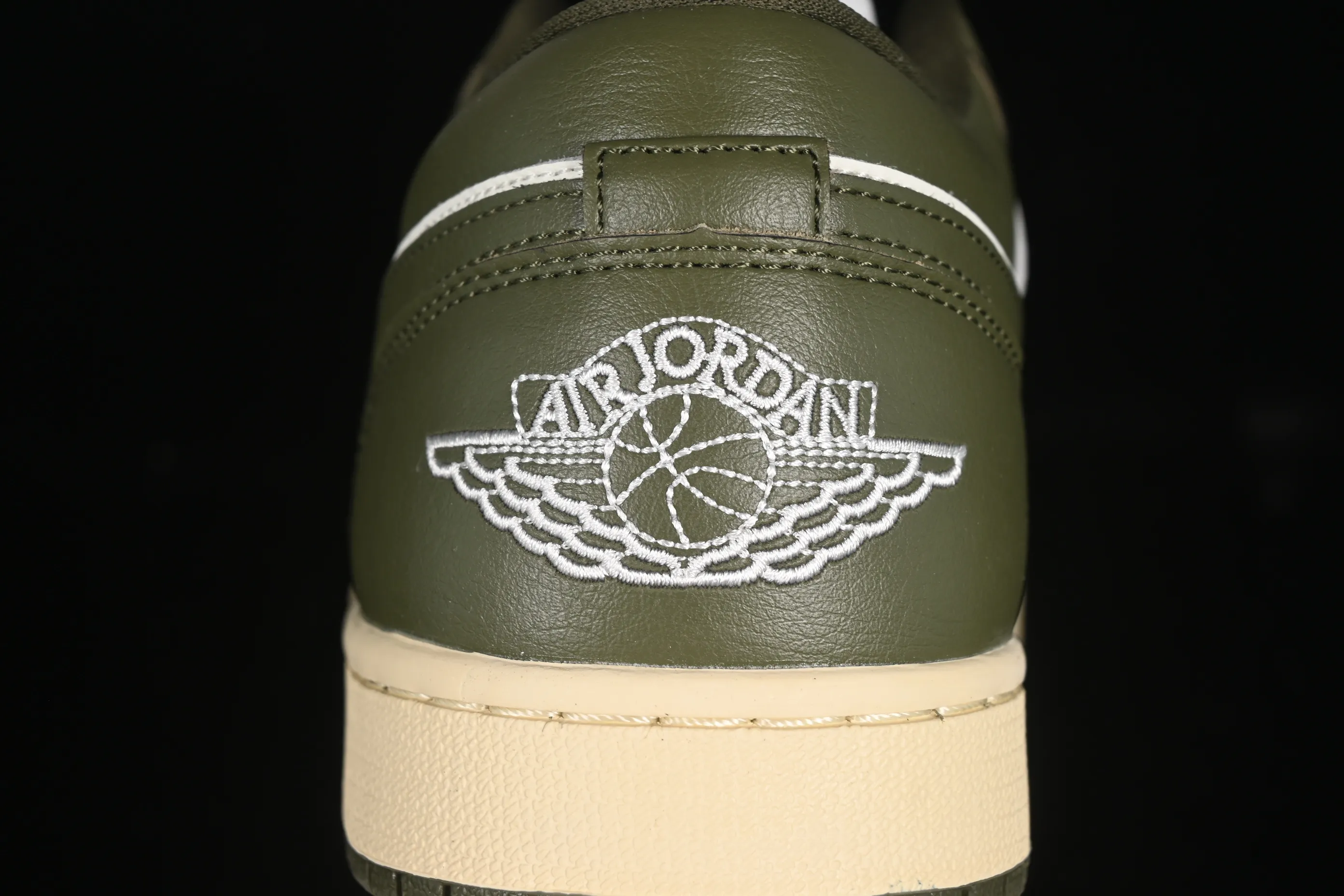 All categories Air Jordan Jordan series basketball shoes Air Jordan 1 Low Air Jordan 1 Low AJ1 Joe 1 army green and white low-top cultural and leisure sports sneakers DC0774-122